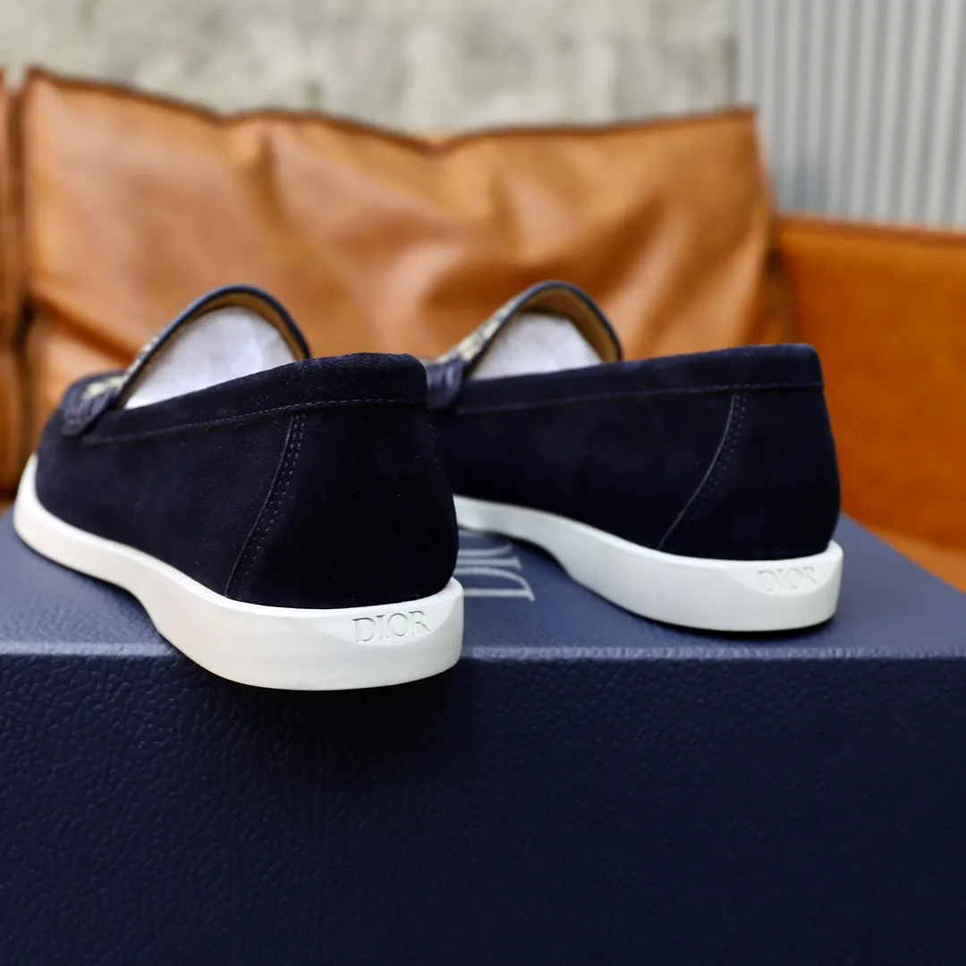 Ex-factory price: 540🙅‍♂️🙅‍♂️🙅‍♂️ Brand: Dior DIOR Standard code: Men's code 38/44 (45 can be customized) Grade: Same as the official website Material: Original cowhide stitching, cowhide lining, original TPU wear-resistant soft outsole Style categories: Leisure and sports version, footwear for driving, young fashion, European and American trends, British style Color: actual picture color